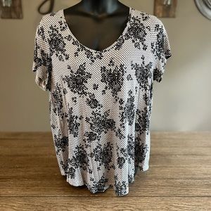 Lace and Floral Pattern Tee Size 2X